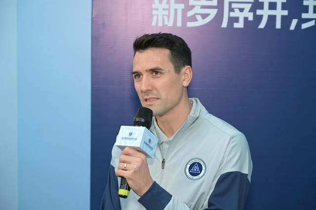 开云体育官方网站-深圳打包成都核心，陈涛打富裕仗 莱切特再搭周定洋 蓉城战术巨变