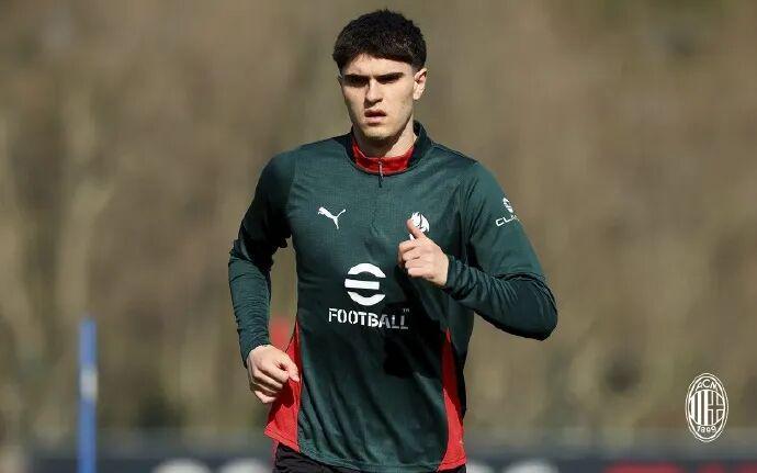 开云体育官方-意媒丨巴特萨吉不行就埃斯图皮尼安